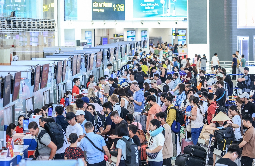 Cảng HKQT Nội Bài sẵn sàng đón 113 nghìn lượt khách ngày cao điểm dịp lễ 30/4 -1/5